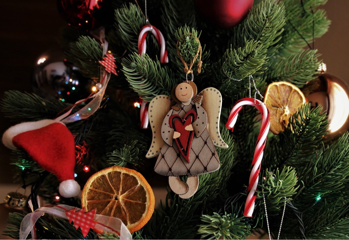 10 Interesting Facts About Artificial Christmas Trees 10-interesting-facts-about-artificial-christmas-trees